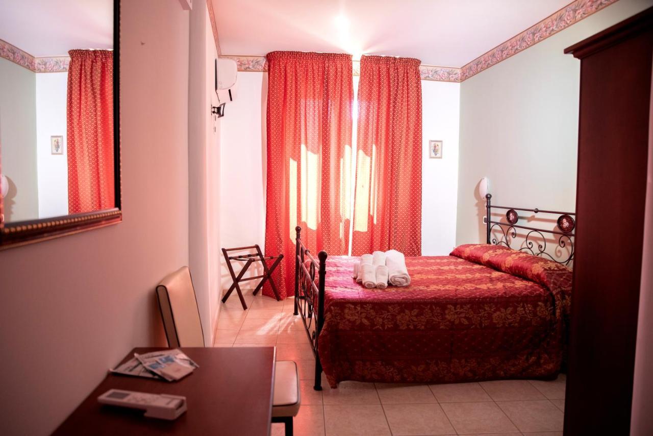 Carlo V - Holiday Rooms Porto Empedocle Exterior photo